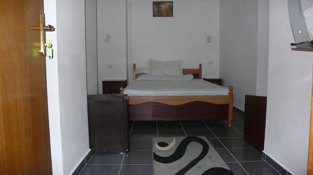 Hotel Uranus Βουκουρέστι Εξωτερικό φωτογραφία